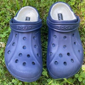 Blue lines crocs size 8 mens/10 womens in VGUC